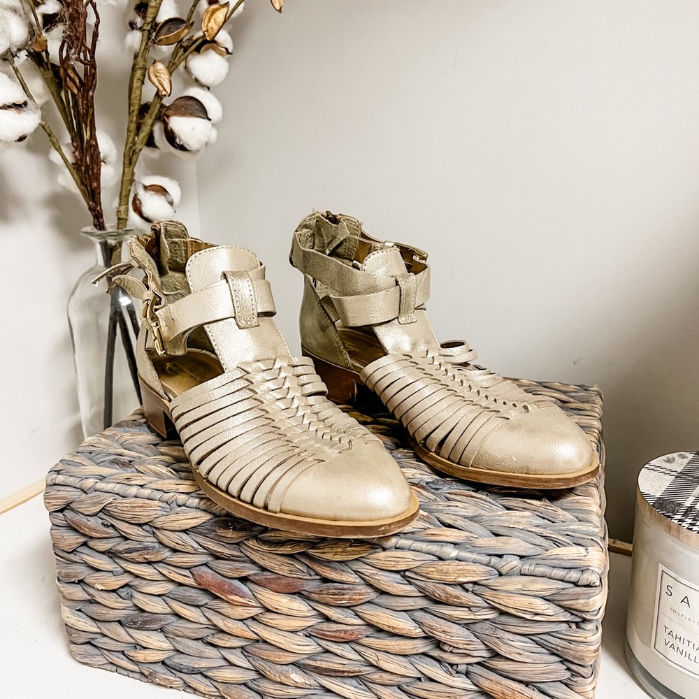 House of Harlow Gold Leather Cage Strappy Heeled Ankle Bootie Size 38